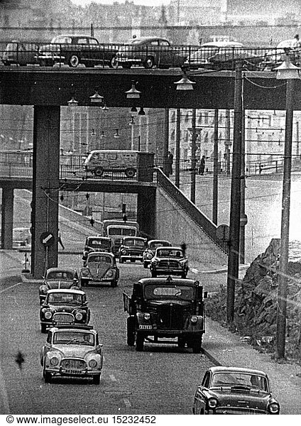 SG hist.  Verkehr  StraÃŸe  Verkehrssicherheit  kreuzungsfreier Verkehr  AusfallstraÃŸe in Stockholm  1959
