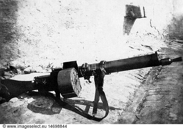 SG hist  Waffen  SchuÃŸwaffen  Maschinengewehre  leichtes Maschinengewehr Maxim 08/15 mit Gurttrommel  1916