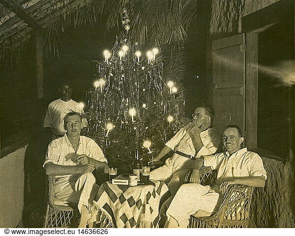 SG hist. Weihnachten Männer in Kolonialkleidung feiern Weihnachten unter Palmen Sierra Leone Afrika Weihnachten 1929
