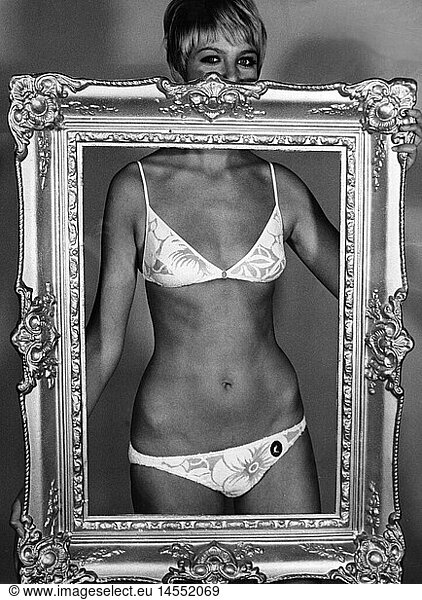 SG historisch  Mode  Bademode  Frau  Halbfigur  in Bikini  1970er Jahre SG historisch, Mode, Bademode, Frau, Halbfigur, in Bikini, 1970er Jahre