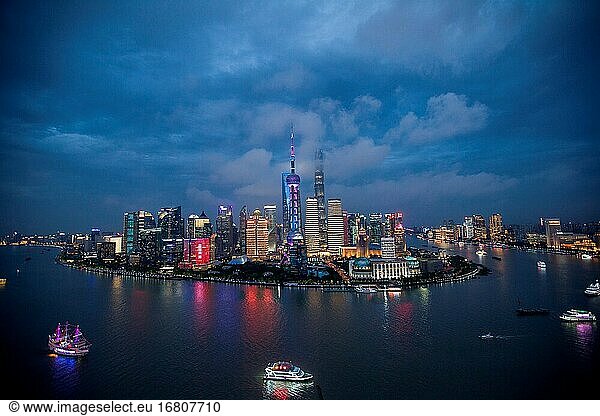 Shanghaier Stadtbau-Szenerie bei Nacht