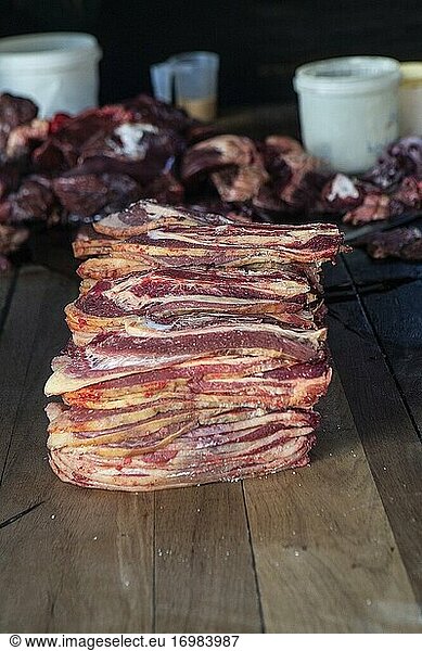 Shisanyama-Fleisch (traditionelles südafrikanisches Township-Barbecue)