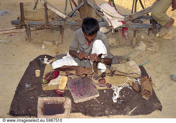 Shoemaker  village near Khimsar  Rajasthan state  India  Asia