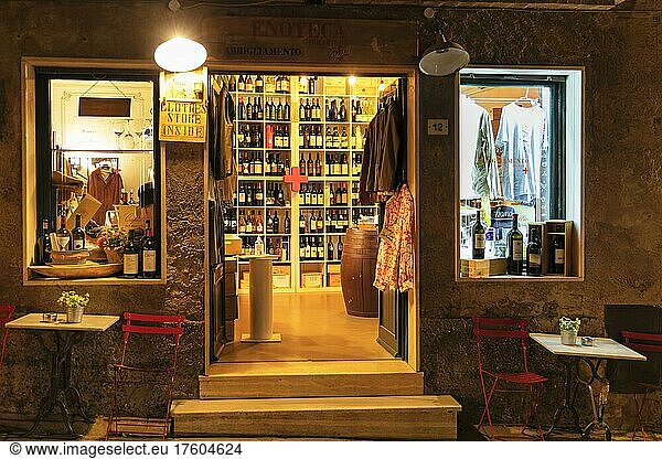 Shop for clothes and wine in Bolgheri  Maremma  Province of Livorno  Tuscany  Italy  Europe