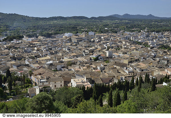 Sicht auf die Altstadt von der Festung Santuari de Sant Salvador Artà Mallorca Balearen Spanien Europa