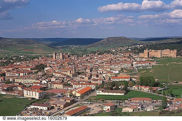 Sig?enza  panoramic view with castle (right) and cathedral (left). Guadalajara province  Castilla-La Mancha  Spain.