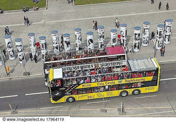 Sightseeing Doppeldecker Busse am Lustgarten Unter den Linden  Berlin  Deutschland  Europa