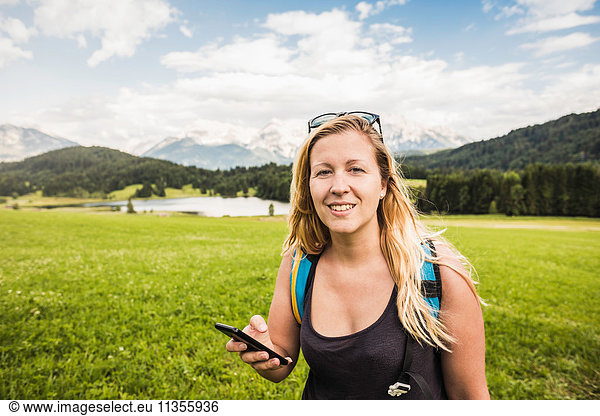 Sightseeing für Frauen in der Nähe des Karwendelgebirges  Gerold  Bayern  Deutschland