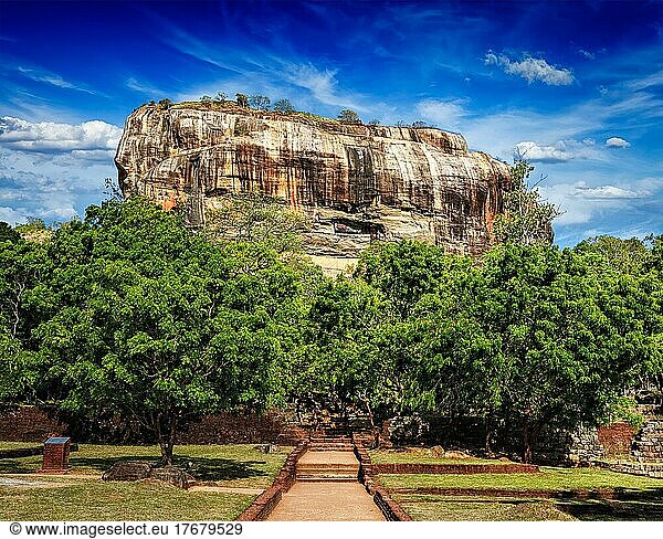Sigiriya-Felsen  berühmtes touristisches Wahrzeichen Sri Lankas  Sri Lanka  Asien