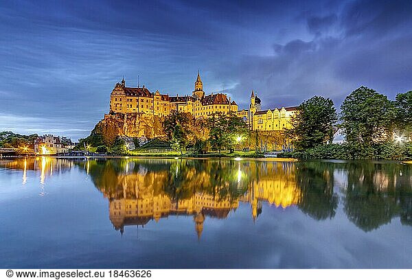 Sigmaringen Castle in the evening  Hohenzollern Castle  reflection in the Danube  former royal seat Sigmaringen  Baden-Württemberg  Germany  Europe