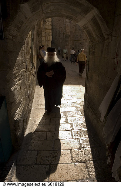 Silhouette der orthodoxen Priester  alte Walled Stadt  Jerusalem  Israel  Naher Osten