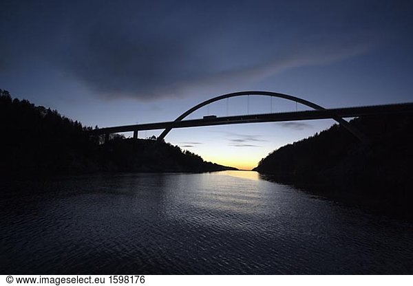 Silhouette einer Brücke Schweden.