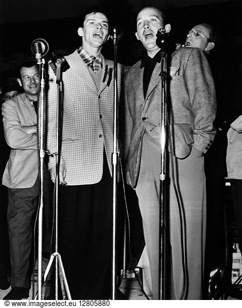 SINATRA AND CROSBY  1944. American singers Frank Sinatra (left) and Bing Crosby singing a duet in Hollywood  California  which they had agreed to do if someone bought a $10 000 war bond. Photograph  30 January 1944.