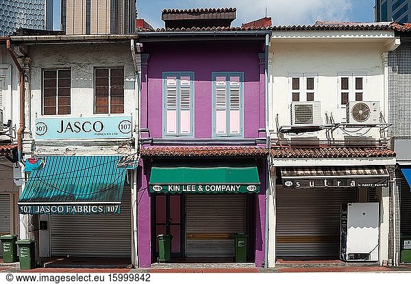 Singapore  Republic of Singapore  Asia - Apart from a few exceptions the vast majority of retailers that are housed in traditional shophouses  as seen in this photo taken in the Muslim Quarter (Kampong Glam)  remain closed during the partial lockdown amid the corona crisis (Covid-19).
