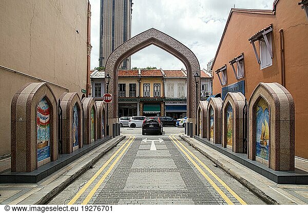 Singapur  31. Januar 2015: Eine Straße mit arabischer Architektur im Viertel Arab Street  Asien