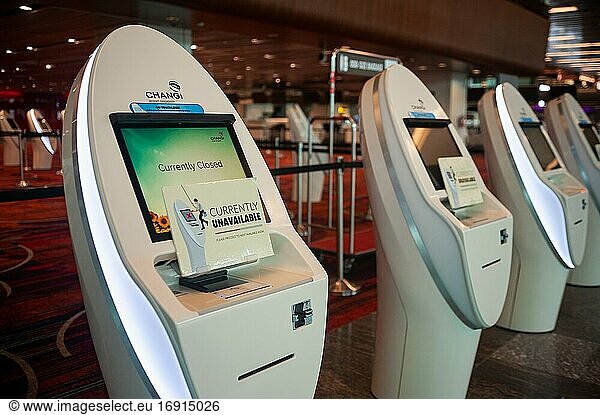 Singapur  Republik Singapur  Asien - Aufgrund des massiven Rückgangs der Passagierzahlen während der Coronavirus-Pandemie sind die automatischen Check-in-Automaten im Terminal 1 des internationalen Flughafens Changi derzeit geschlossen und nicht verfügbar.
