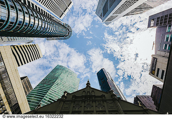 Singapur  Wolkenkratzer  niedriger Blickwinkel