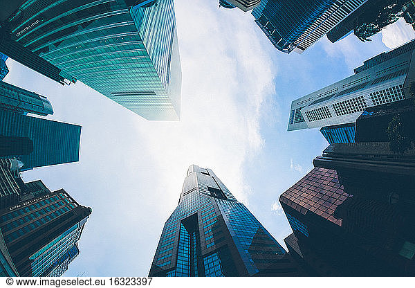 Singapur  Wolkenkratzer  niedriger Blickwinkel