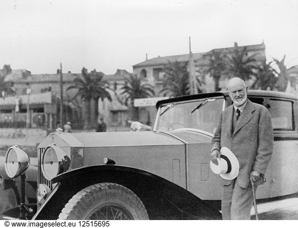 Sir Henry Royce mit Rolls-Royce Auto. Künstler: Unbekannt