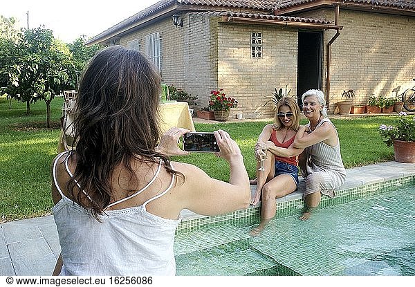 Sisters meeting in an afternoon by the pool in the country house located in the surroundings of Seville.