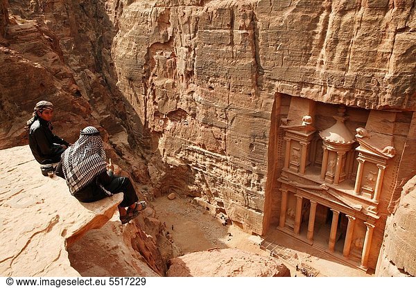 sitzend  sehen  Steilküste  hoch  oben  Petra