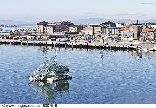 Skandinavien  Norwegen  Oslo  Hafen  Skulptur