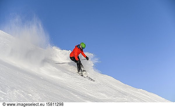 Skier descending steep slope  black piste  blue sky  SkiWelt Wilder Kaiser  Brixen im Thale  Tyrol  Austria  Europe