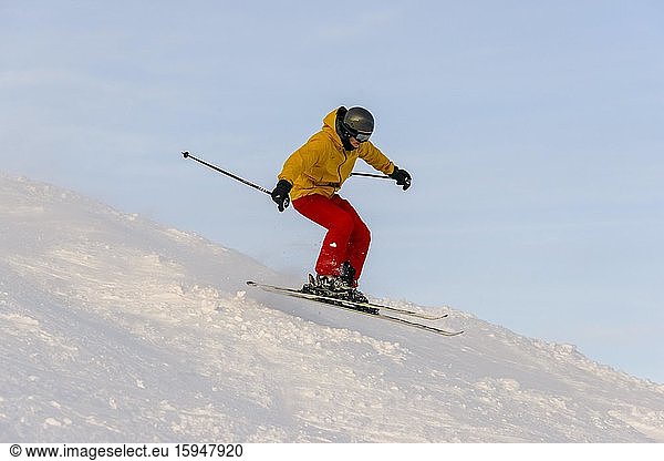 Skier  Hohe Salve ski run  SkiWelt Wilder Kaiser Brixenthal  Hochbrixen  Tyrol  Austria  Europe