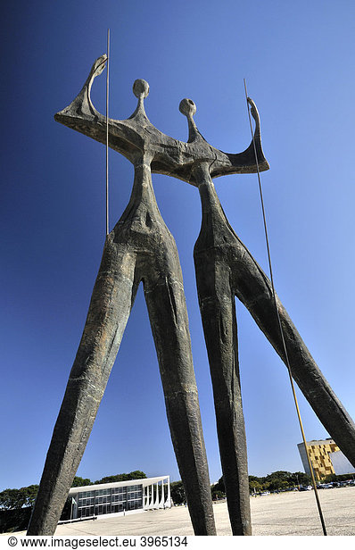 Skulptur Os Candangos auf dem Platz Praca dos Tres Poderes Brasilia Distrito Federal Brasilien Südamerika