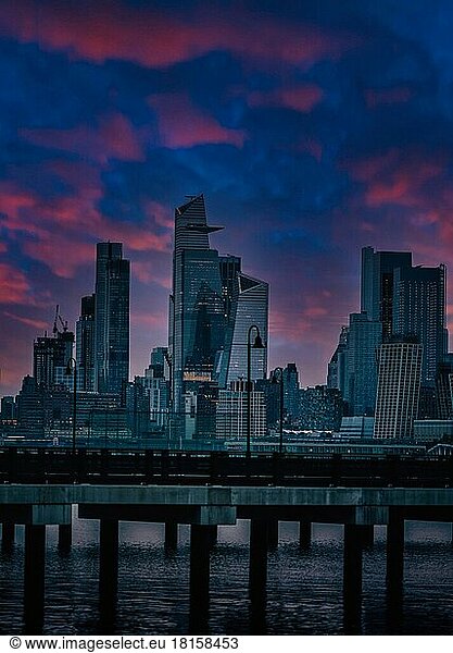 Skyline der Stadt bei Sonnenuntergang schönes Manhattan