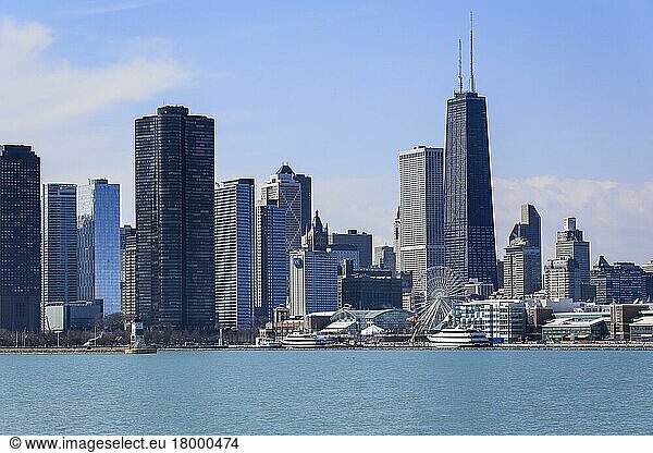 Skyline mit Navy Pier und John Hancock Center  Chicago  Illinois  USA  Nordamerika