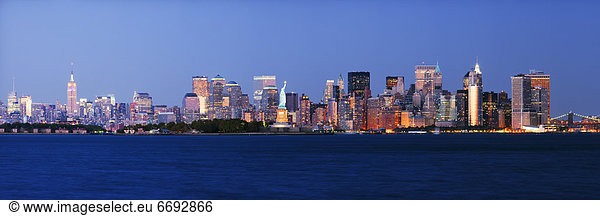 Skyline  Skylines  Abenddämmerung  Manhattan