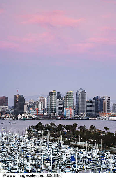 Skyline  Skylines  Jachthafen  San Diego  Abenddämmerung