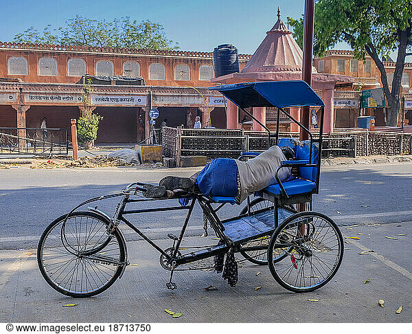 Sleep in the streets of Jaipur