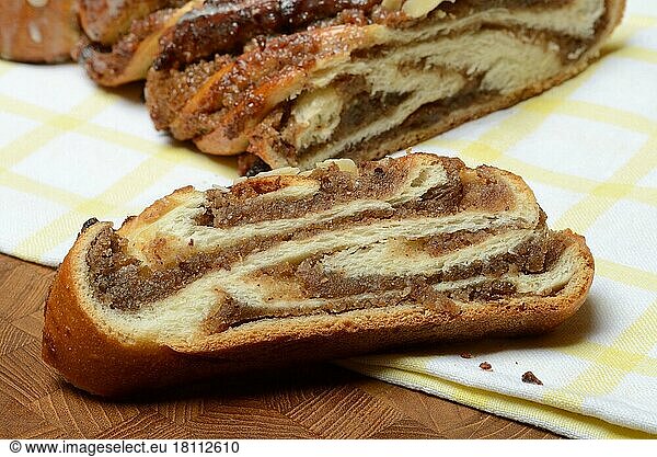 Sliced  yeast-nut plait  yeast plait  Russian plait  nut plait