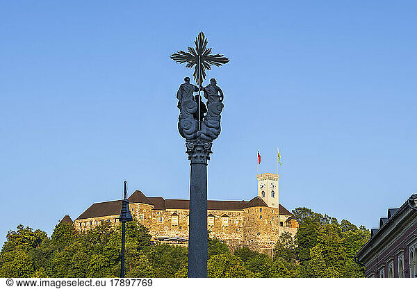 Slovenia  Ljubljana  Trinity Column standing against Ljubljana Castle
