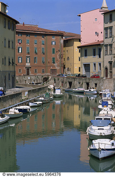 Small boats moored in the harbour  New Venice Quarter  Livorno (Leghorn)  Province of Livorno  Tuscany  Italy  Europe