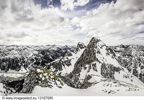 Snow capped mountains  Kellenspitze  Tannheim mountains  Tyrol  Austria