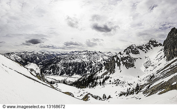 Snow capped range  Kellenspitze  Tannheim mountains  Tyrol  Austria