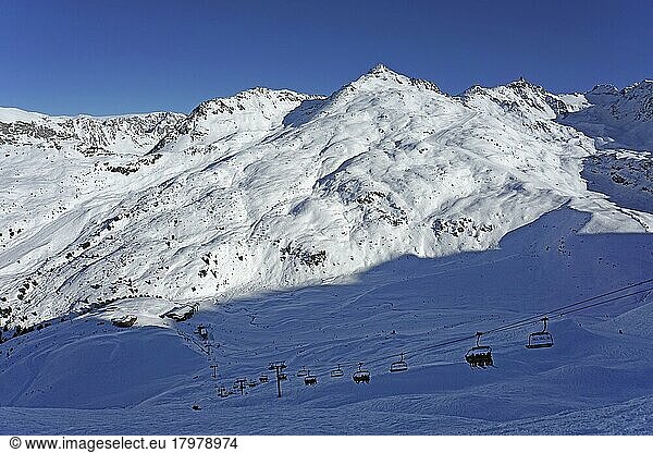 Snow-covered landscape at Mont Vallon  ski lift  ski slope  ski resort 3 Trois Vallees  Meribel-Mottaret  Haute Savoie  High Savoie  France  Europe