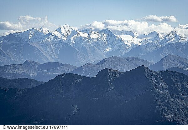 Snow-covered mountain peaks on the main ridge of the Alps  Großvenediger  view from Mitterhorn  Nuaracher Höhenweg  Loferer Steinberge  Tyrol  Austria  Europe
