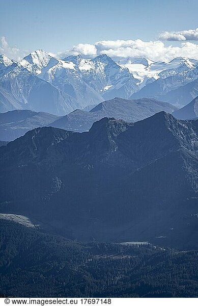 Snow-covered mountain peaks on the main ridge of the Alps  Großvenediger  view from Mitterhorn  Nuaracher Höhenweg  Loferer Steinberge  Tyrol  Austria  Europe