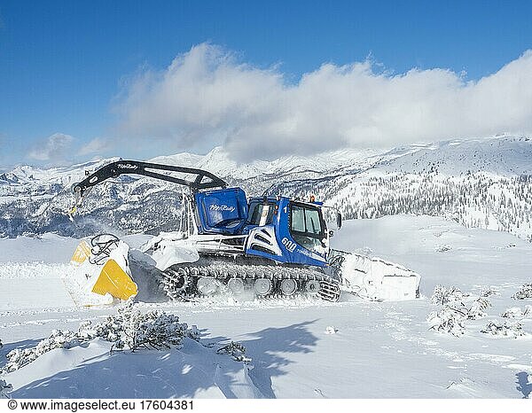 Snow groomer or Pistenbully levels ski slope  Lawinenstein  Tauplitzalm  Styria  Austria  Europe