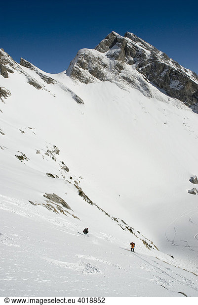 Snowboard descent  Gesaeuse National park  Styria  Austria  Europe