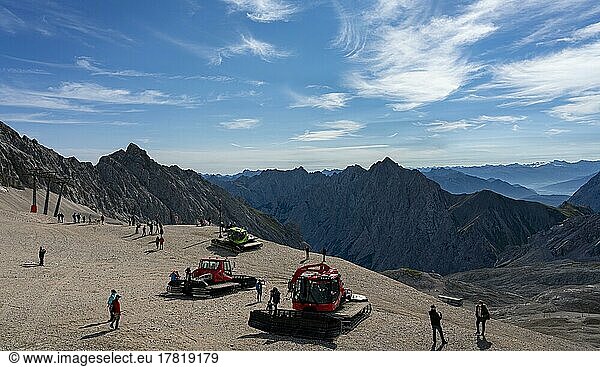 Snowcats on the summit of the Zugspitze  Garmisch-Partenkirchen  Bavaria  Garmisch Patenkirchen  Bavaria  Germany  Europe