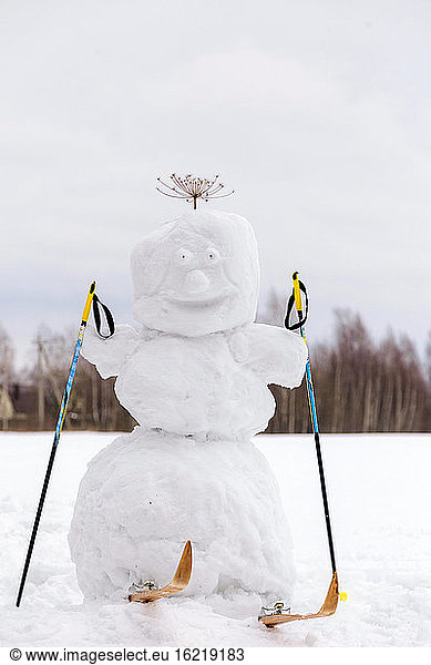 Snowman with skis