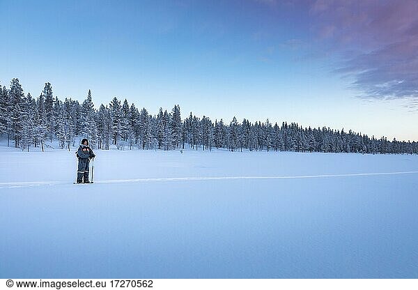 Snowshoe hiker  Hetta  Ounasjärvi  Enontekiö  Finland  Europe