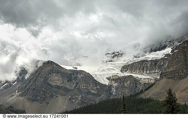 Snowy mountain peaks and glaciers covered with clouds  mountain range at Bow Lake  Banff National Park  Alberta  Canada  North America
