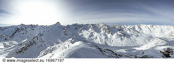 Snowy mountain range  summit panorama in winter  Zischgeles  Stubai Alps  Tyrol  Austria  Europe