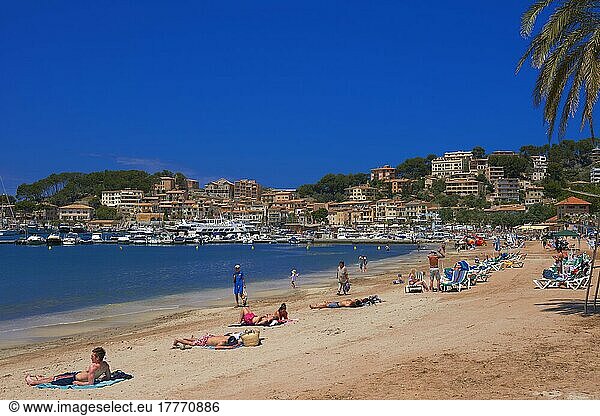 Soller  Strandhafen  Yachthafen  Mallorca  Mallorca  Balearen  Mittelmeer  Spanien  Europa